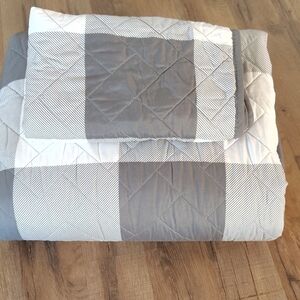 Gray and White Plaid Quilt Set